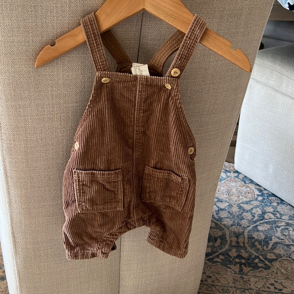 H&M corduroy overalls brown. NWOT. Newborn